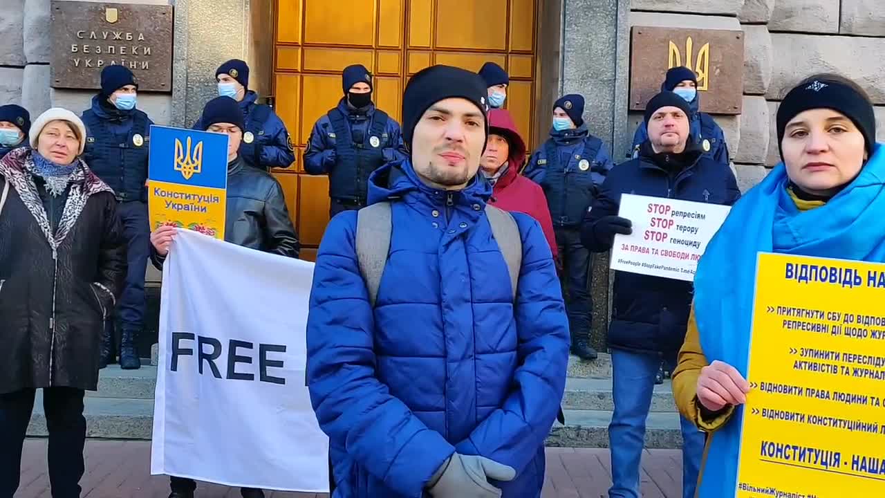 18.11. 2021 г. (ч.2). С. Микитен перед началом мирной Акции - протеста и подачей Заявления в СБУ.