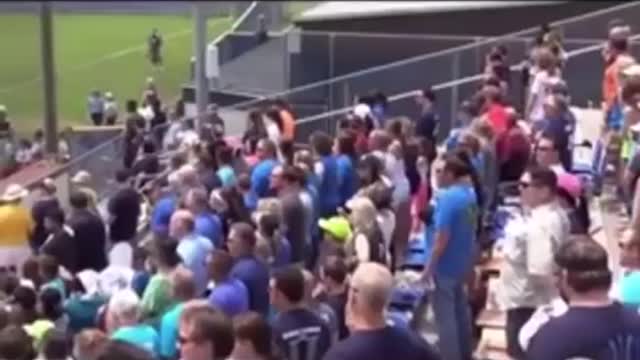 At least ONE team stood up for this great land πΊπΈπ¦