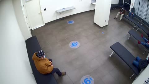 8030FCOB01128BadgingWaitingArea_2021-01-06_07h00min00s643ms.mp4