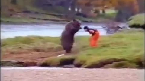 🧍Man Vs 🐻 Beat. Funny battle. Better not to see it anymore.
