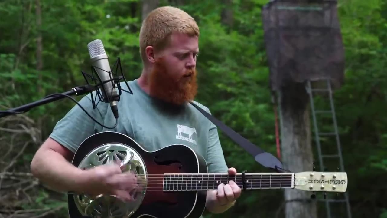 Country Singer Goes MEGA-VIRAL With Hit Song 'Rich Men North Of Richmond' (VIDEO)