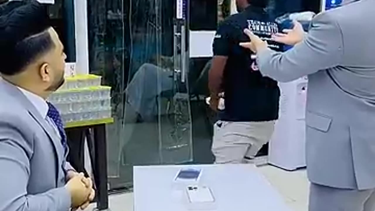 Watch❤️Funny😂magic of fan www.zamelect.ae and enjoy🥰#Abdul Ghafoor#Muhammad_Shakoor