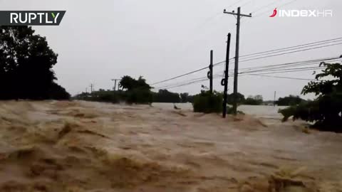 Supertajfun Mangkhut zarobio ljude na autocesti