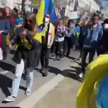Demonstrace stále agresivnějších ukrajinských uprchlíků v Německu
