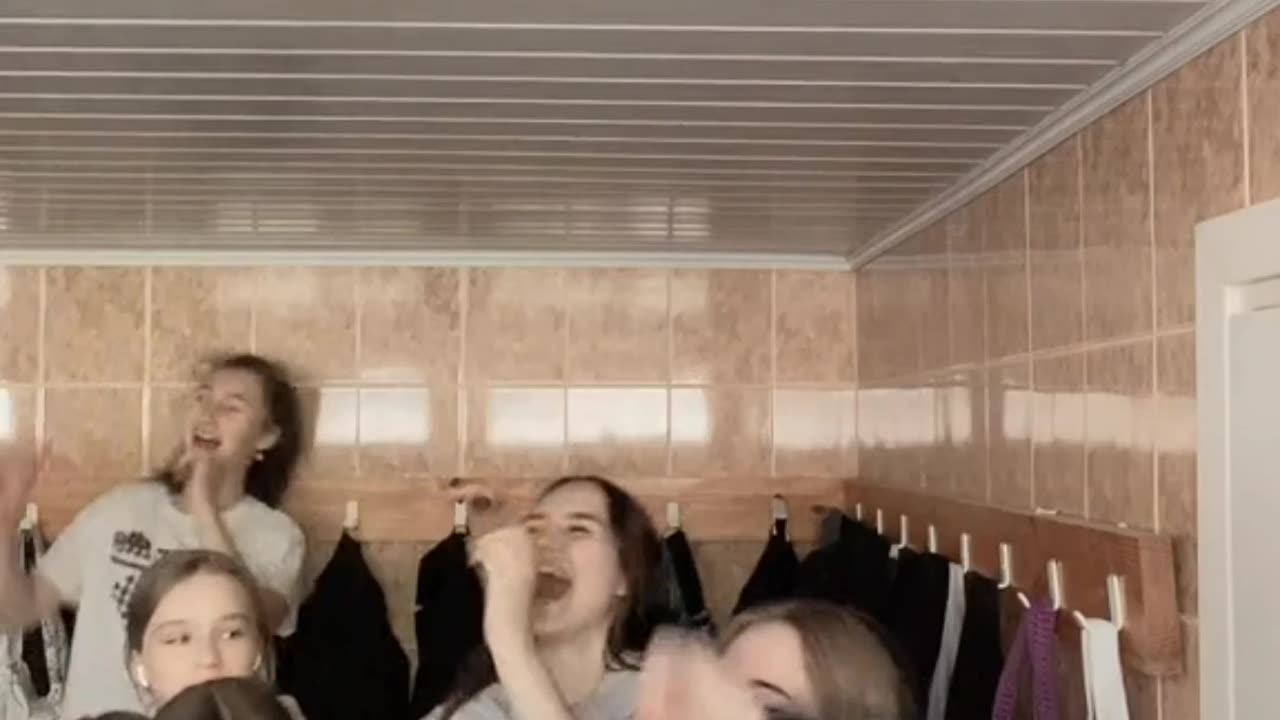 girls dancing