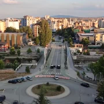 Air raid sirens sounding in Kosovo for a few hours now. Reports of gunfire at the border with Serbia