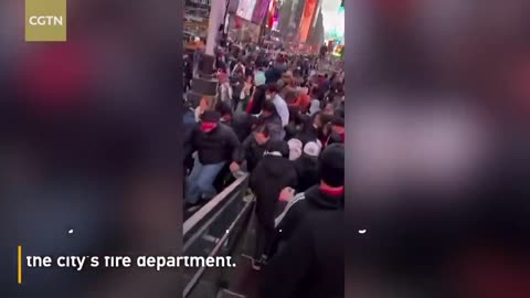 Manhole explosion causes panic in Times Square