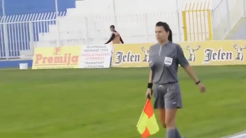 Top 5 Sexy Female Refrees in Football Match