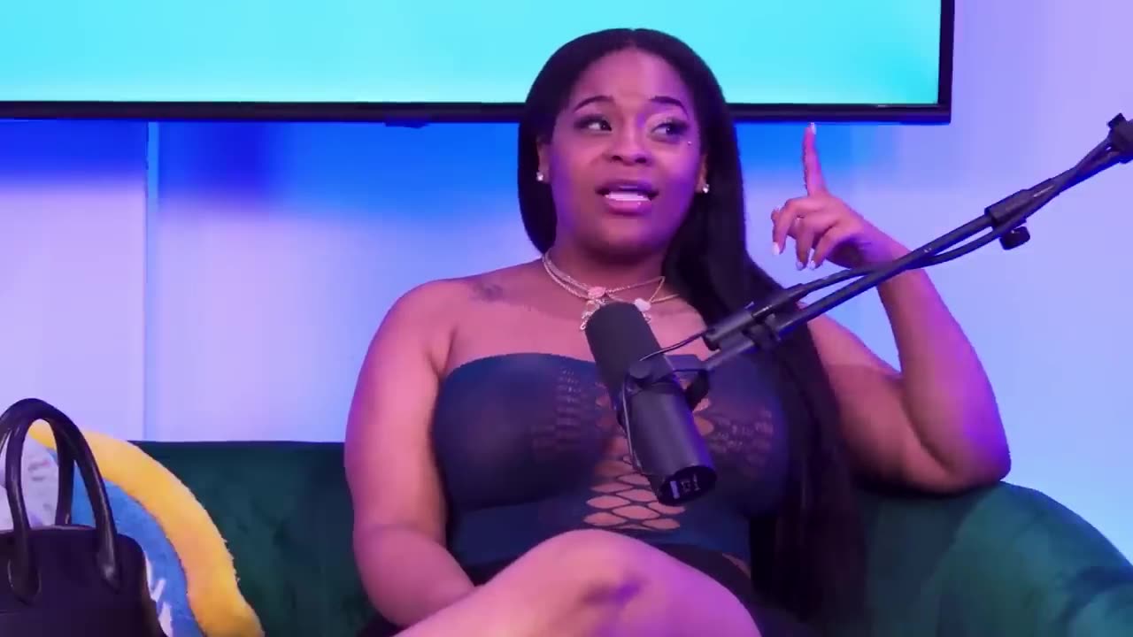 Jayla Page Experienced the Wrong Hole on Set | EVERYDAY IS FRIDAY SHOW
