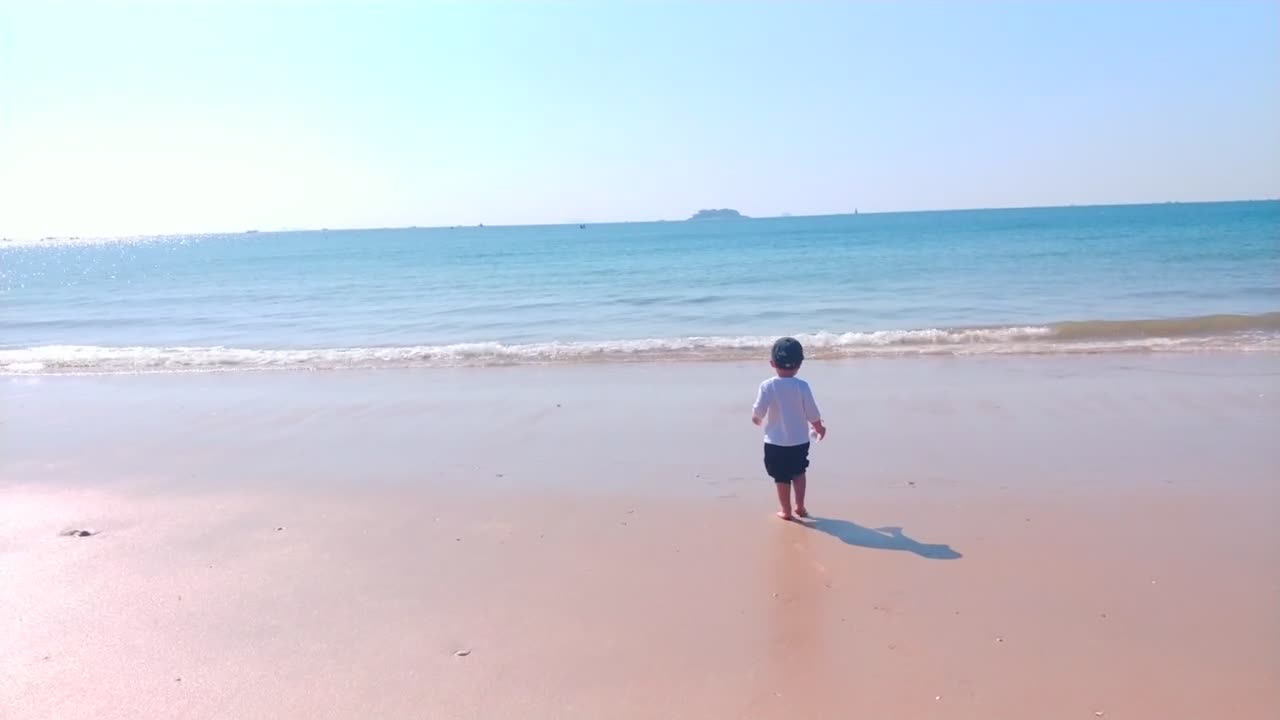 Beautiful Korean beach and a cute kid