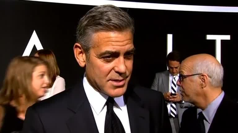 Clooney criticizes Daily Mail, Knightley visits South Sudan