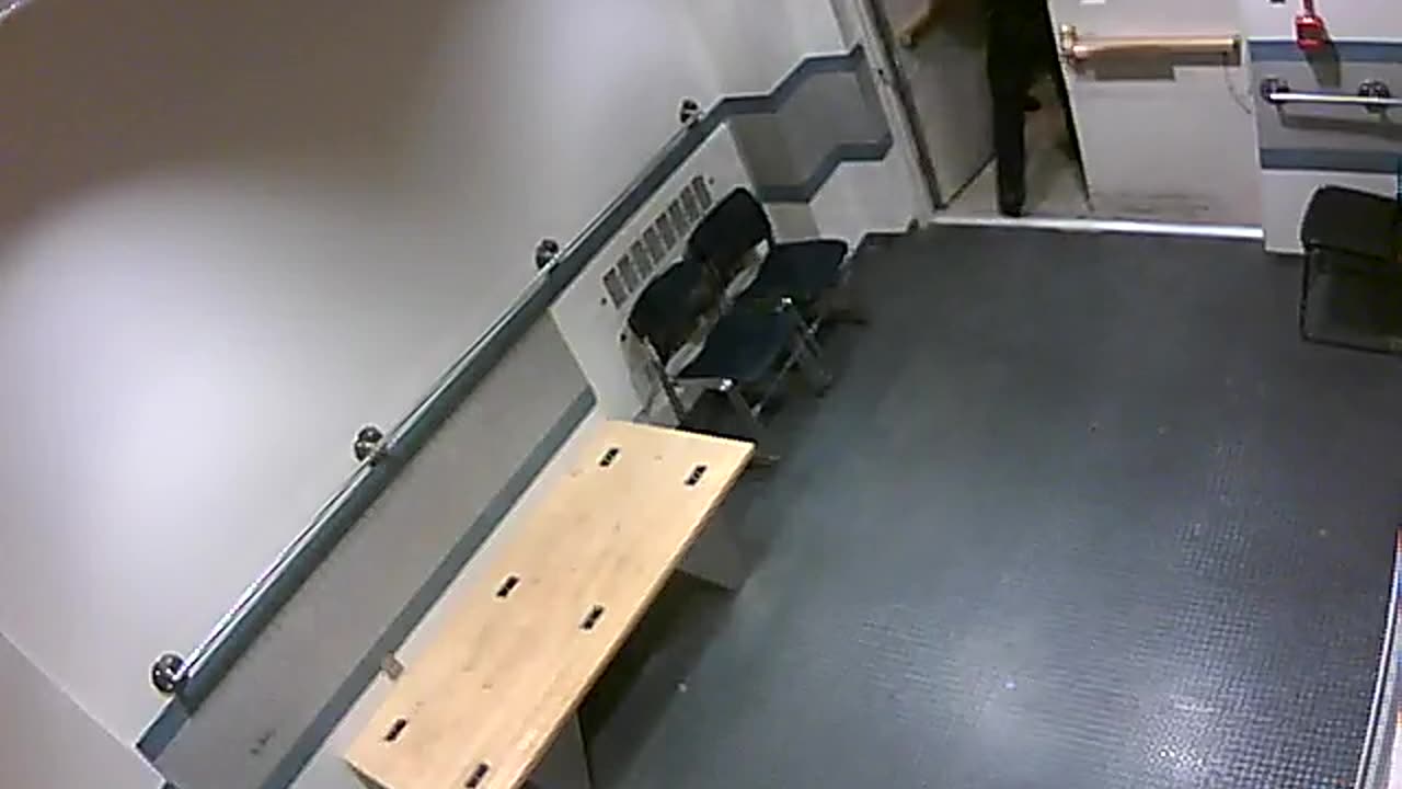 1657HQOB02PrisonerProcessingLobby_2021-01-05_21h40min01s437ms.mp4