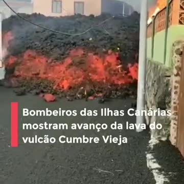 The lava from the Cumbre Vieja volcano, which erupted on Sunday on the Spanish island of La Palma