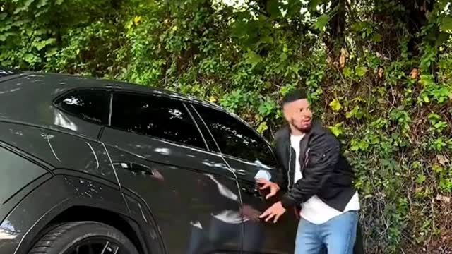 DO YOU DO THIS WHEN YOU PARK YOUR CAR👀