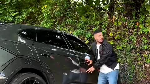 DO YOU DO THIS WHEN YOU PARK YOUR CAR👀