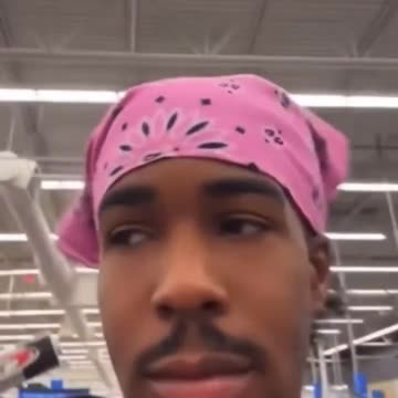 Self-proclaimed ‘Super Villain’ films himself spraying food at a grocery store with insect k*ller