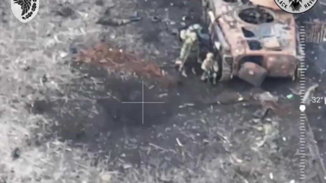 ‼️ A group of Russian infantry tried to hide under a broken infantry fighting