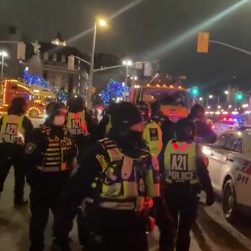 Truckers in Ottawa chase away police officers