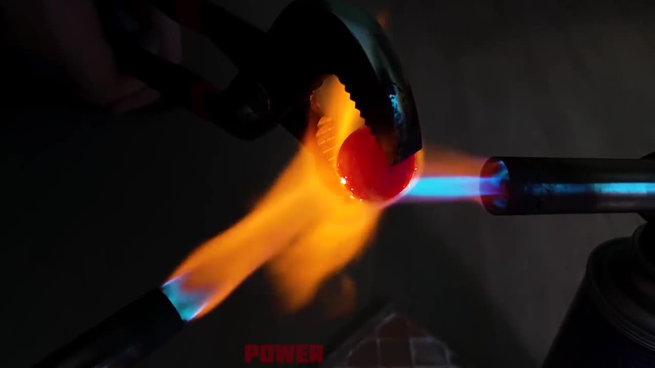 Experiment_ Shredding Rainbow Toothpaste(720P_HD)