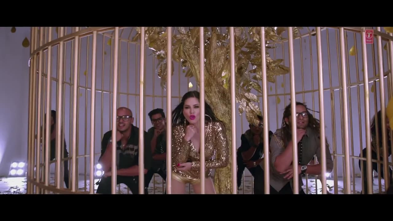 Sunny Leone dance