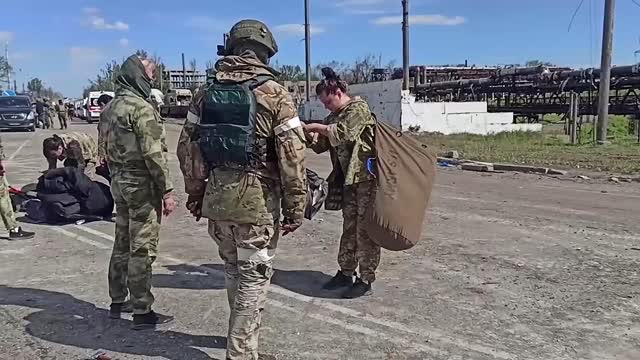 Surrender of Azov nationalist unit in Mariupol, 18 May 2022