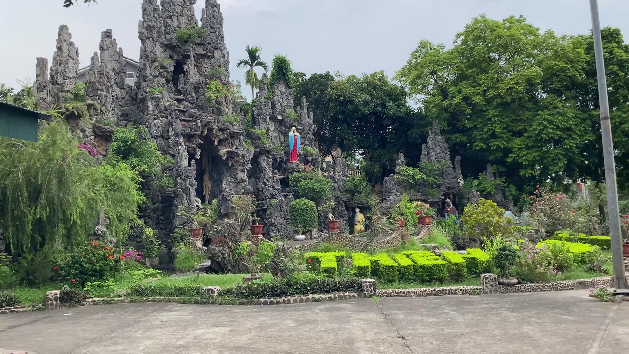 HA NOI - VAN DINH - Video 4K.This is a famous place in Hanoi for roasted duck (grass).