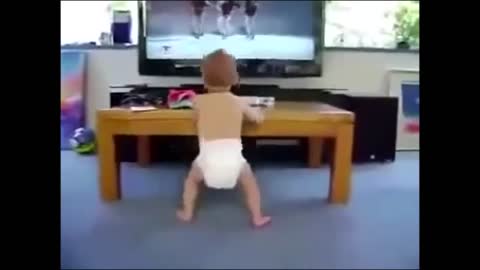 Cute baby learns the moves of Beyonce