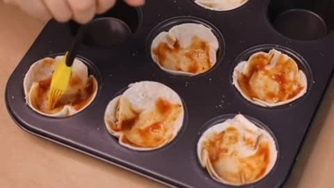 pizza de bolinho com muito recheio