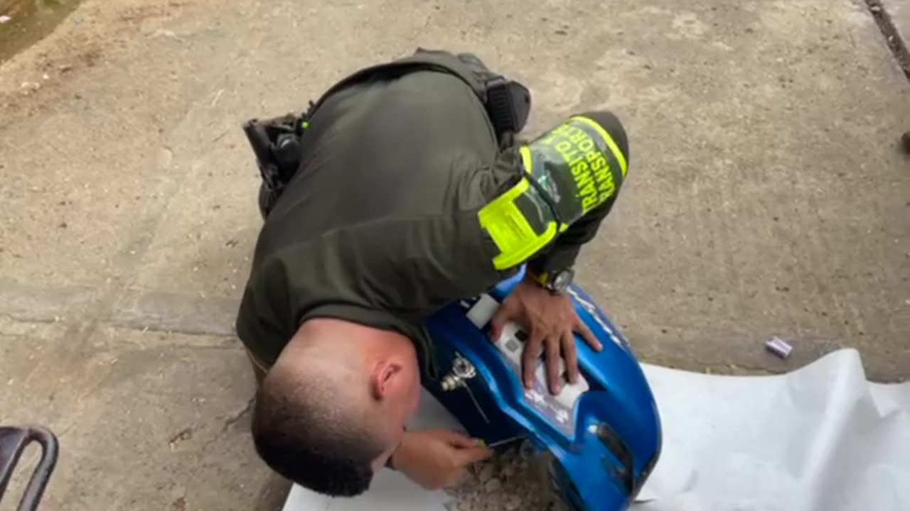 Llevaba cocaína en el tanque de la moto