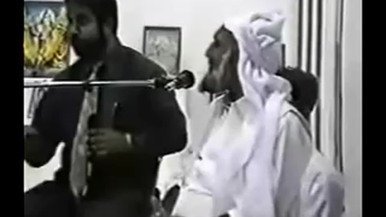 HH Riaz Ahmed Gohar Shahi at Hindu Temple - 4/4