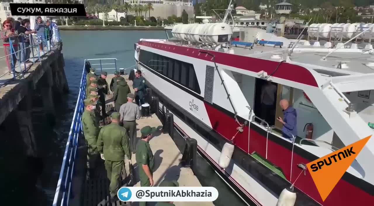 В Сухумский порт зашёл российский туристический теплоход 'Грифон'