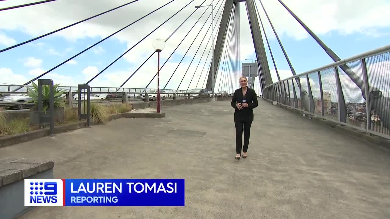 Two people killed on Sydney’s Anzac Bridge while exchanging details | 9 News Australia