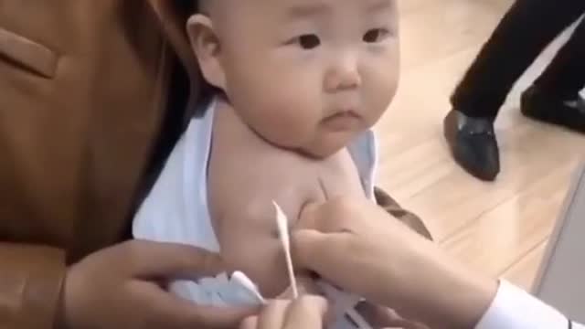 This little baby get vaccine