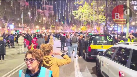 El paseo de Gràcia enciende las primeras luces de estas Navidades 2024