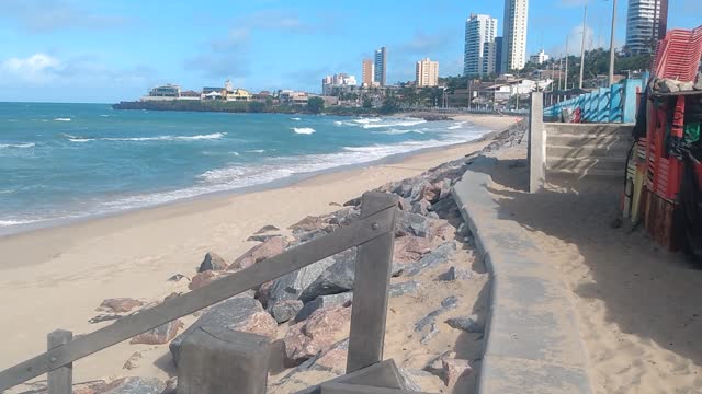 PRAIAS: praia do meio em Natal Rn linda para você e sua família se divertir