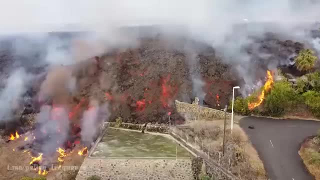 TWO MINUTE DRONE COVERAGE OF LA PALMA VOLCANO