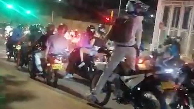 Video: En pleno toque de queda, un grupo de motociclistas generó desórdenes en el sur de la ciudad