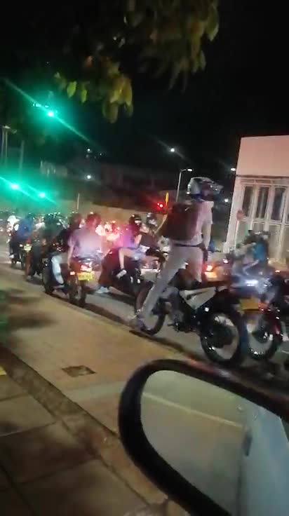Video: En pleno toque de queda, un grupo de motociclistas generó desórdenes en el sur de la ciudad