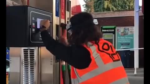 Hammering gas pumps in London