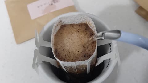 dripping coffee drip bag