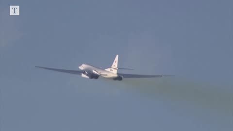 Putin flies Russian supersonic nuclear bomber in Kazan