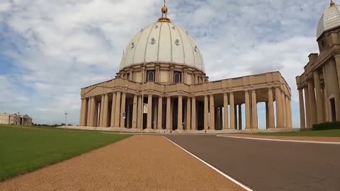 OMG! I Went To The BIGGEST Church In the World!