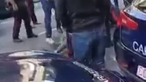 Aggredito e arrestato Ugo Rossi Candidato sindaco Trieste M 3V