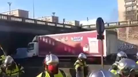 Surprise demonstration Firefighters blocking the city of Paris in France.