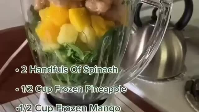 Making the PERFECT ✨✨ green smoothie diet😋