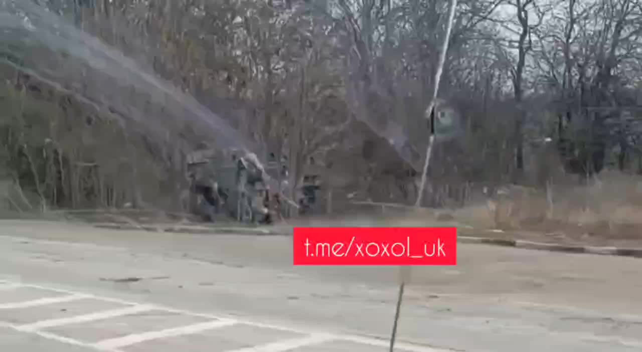 🇷🇺🇺🇦 A Hohol Surrendering To Russian Forces