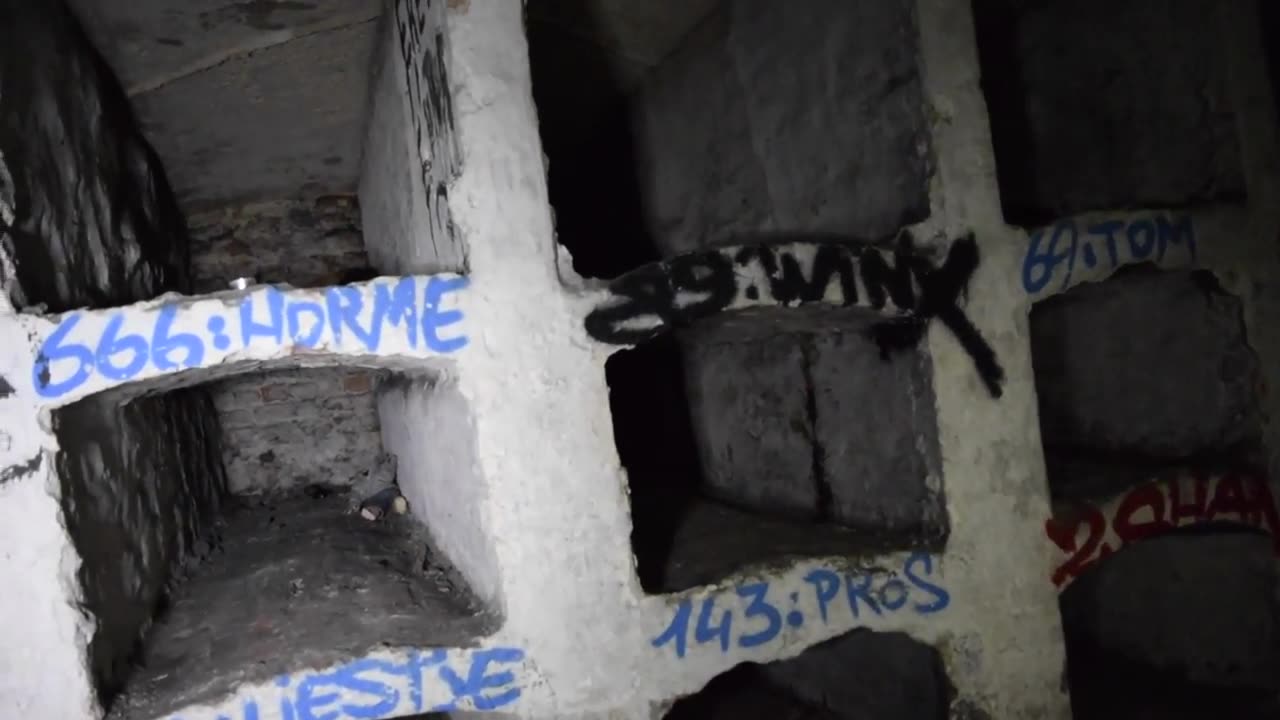 Exploring an abondoned ww2 building!