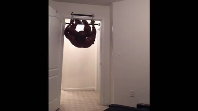 Guy Fails Miserably On Home Gym Equipment