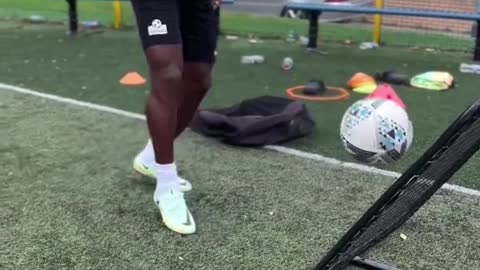 He can go forever 😤 (thestreetzfootballIG) #futbolskills #futboltraining #nodaysoff