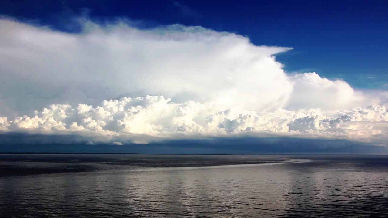 Majestic Horizons: Clouds Dancing Over the Sea